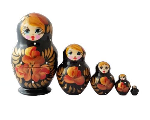 poupée russe noir 5 pieces avec des fleurs