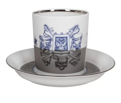 Tasse et soucoupe forme de thé Design héraldique Art hussard.