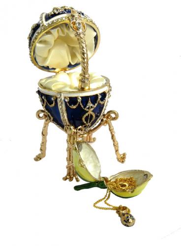 Copie oeuf de Fabergé bleu - Fleur contenant un pendentif T5846